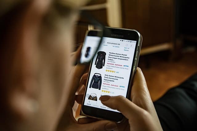 online shopping on the mobile app